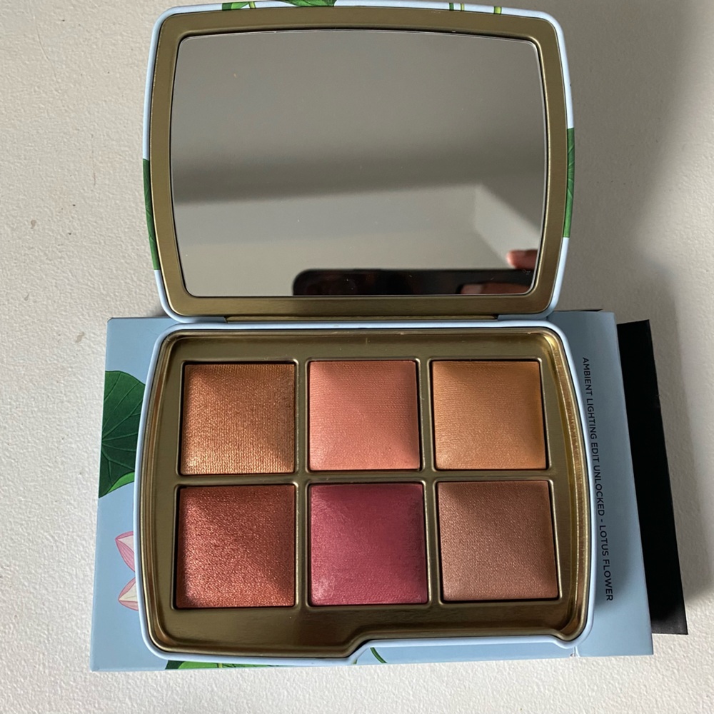 Hourglass Ambient Lighting Palette - Lotus